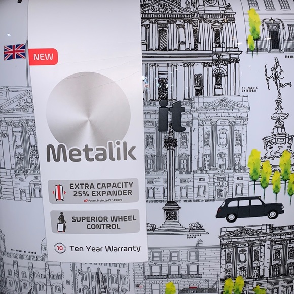 IT Luggage Bags It Luggage Sheen Metalik Hardside Spinner Carry On